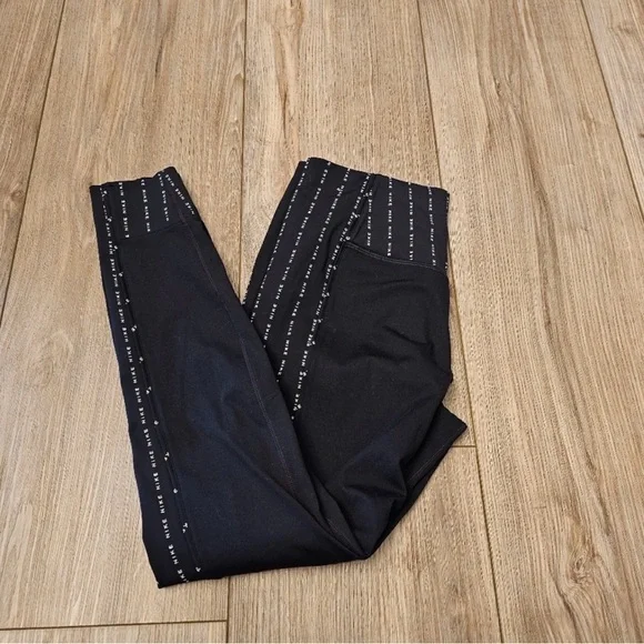 Nike One Luxe Icon Clash Leggings - Picture 8 of 8